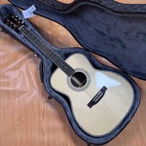 Deluxe Hardshell Acoustic Guitar Carrying Case